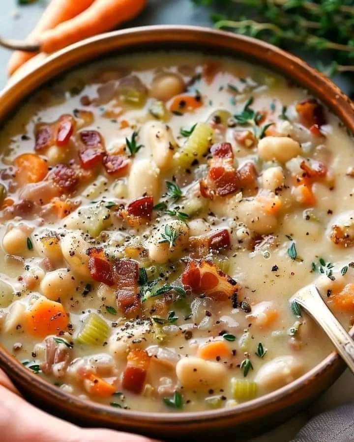  Creamy Bacon and White Bean Soup 