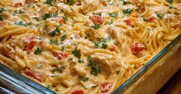 CREAMY ROTEL CHICKEN SPAGHETTI CASSEROLE
